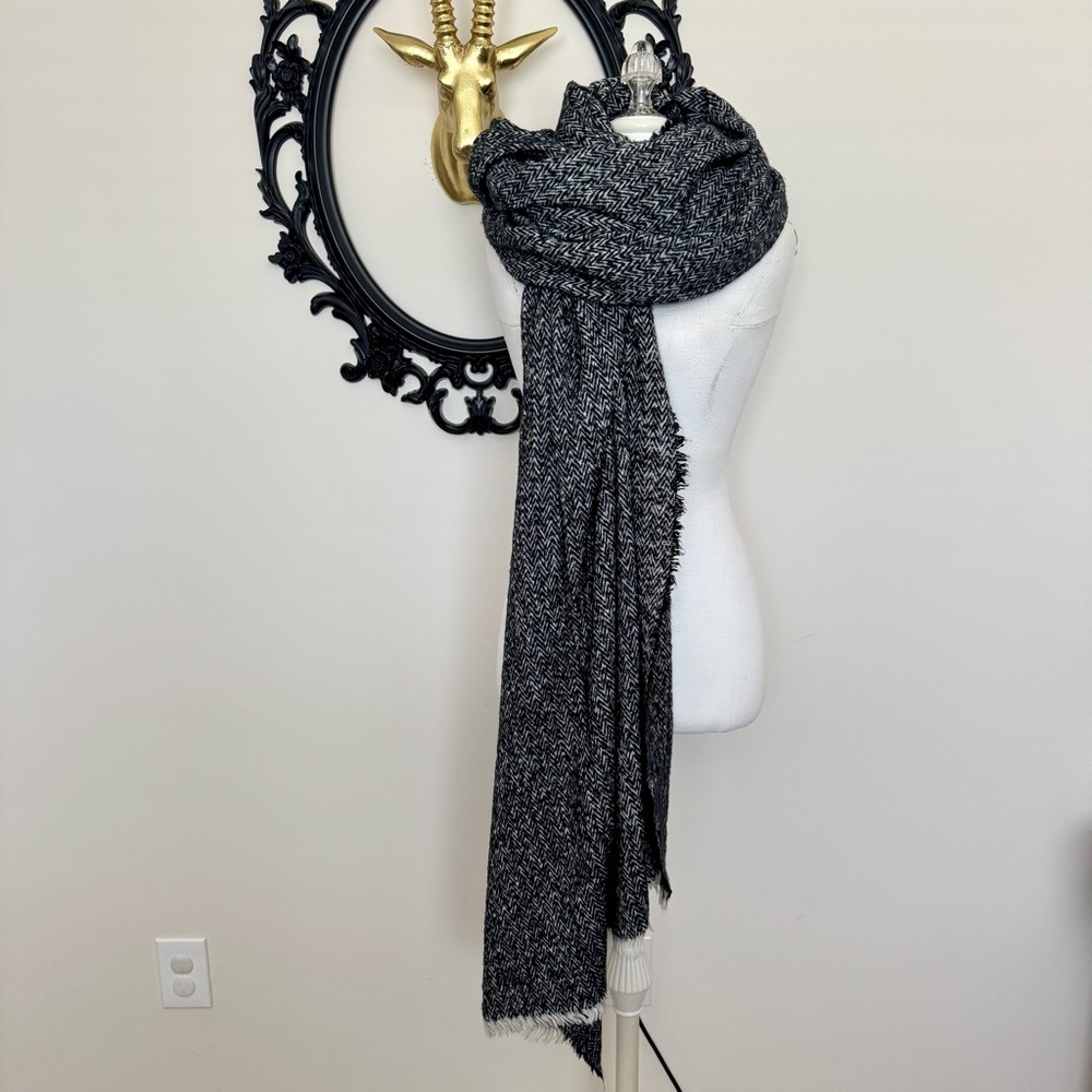 Black and White Women's Scarf